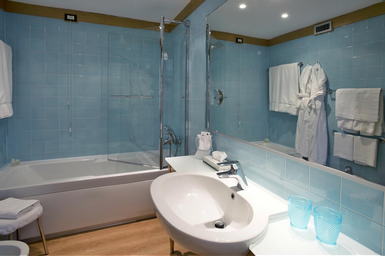 Deluxe Double Room Bath
